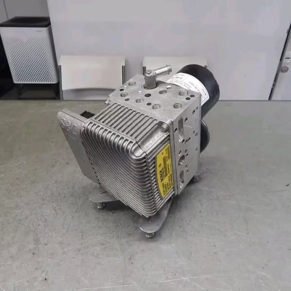 SBC pump for W211 model 2004 - Genuine Mercedes-Benz Parts